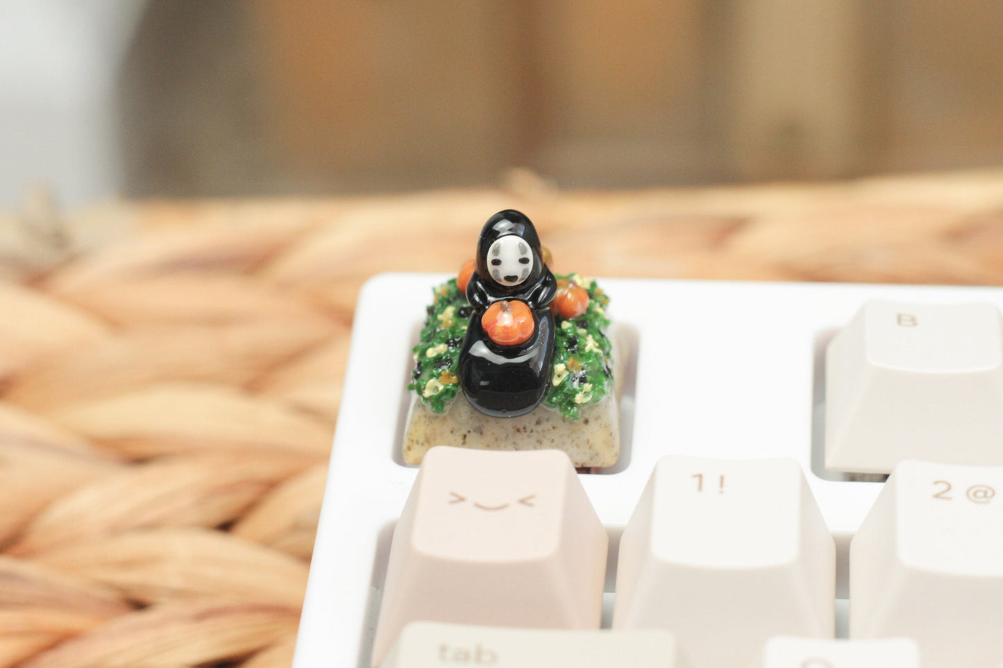 AUTUMN NO FACE KEYCAP