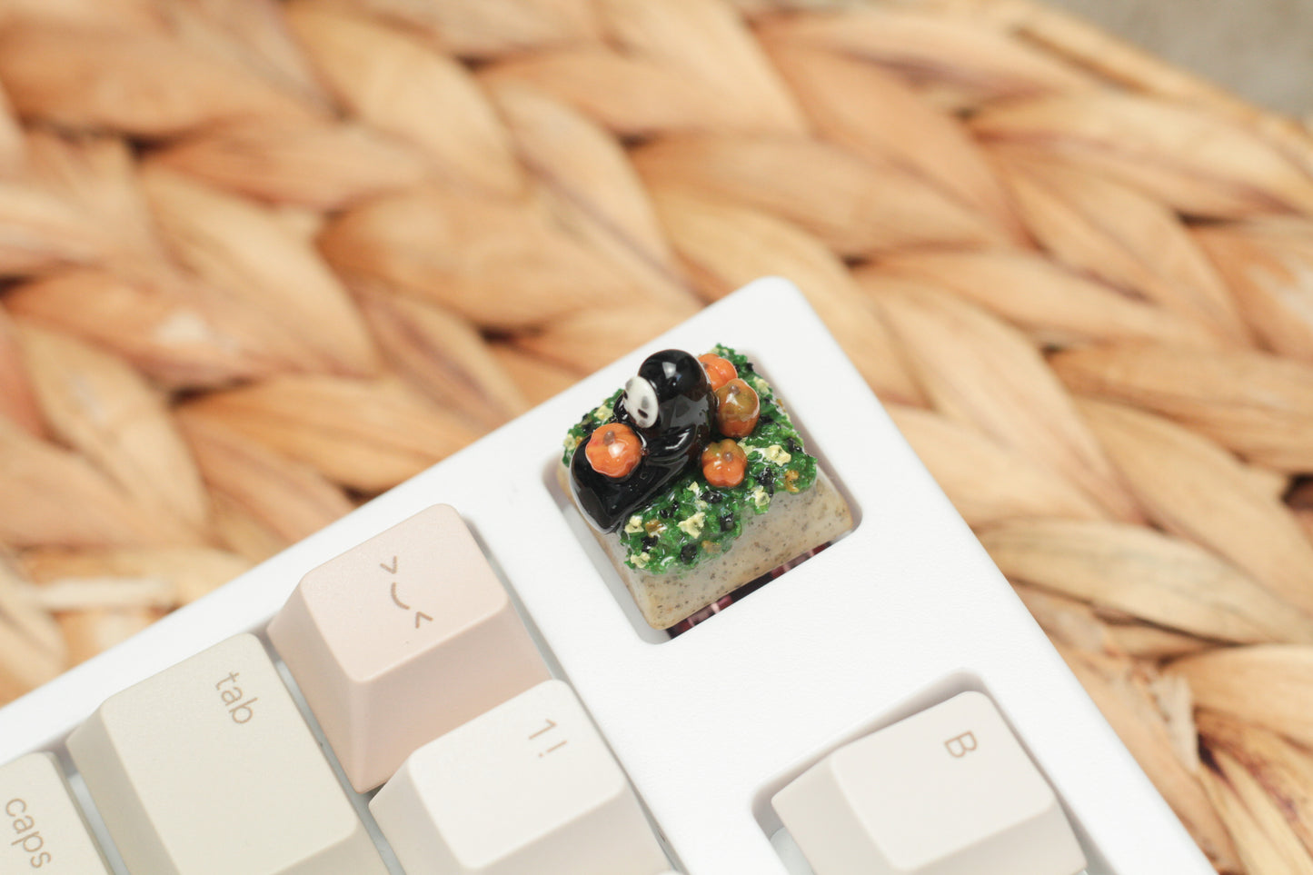 AUTUMN NO FACE KEYCAP