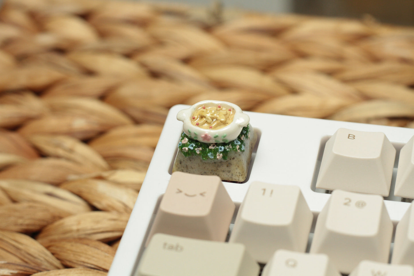 KIKI'S HERRING PIE KEYCAP