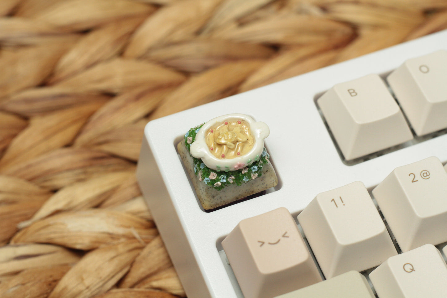 KIKI'S HERRING PIE KEYCAP