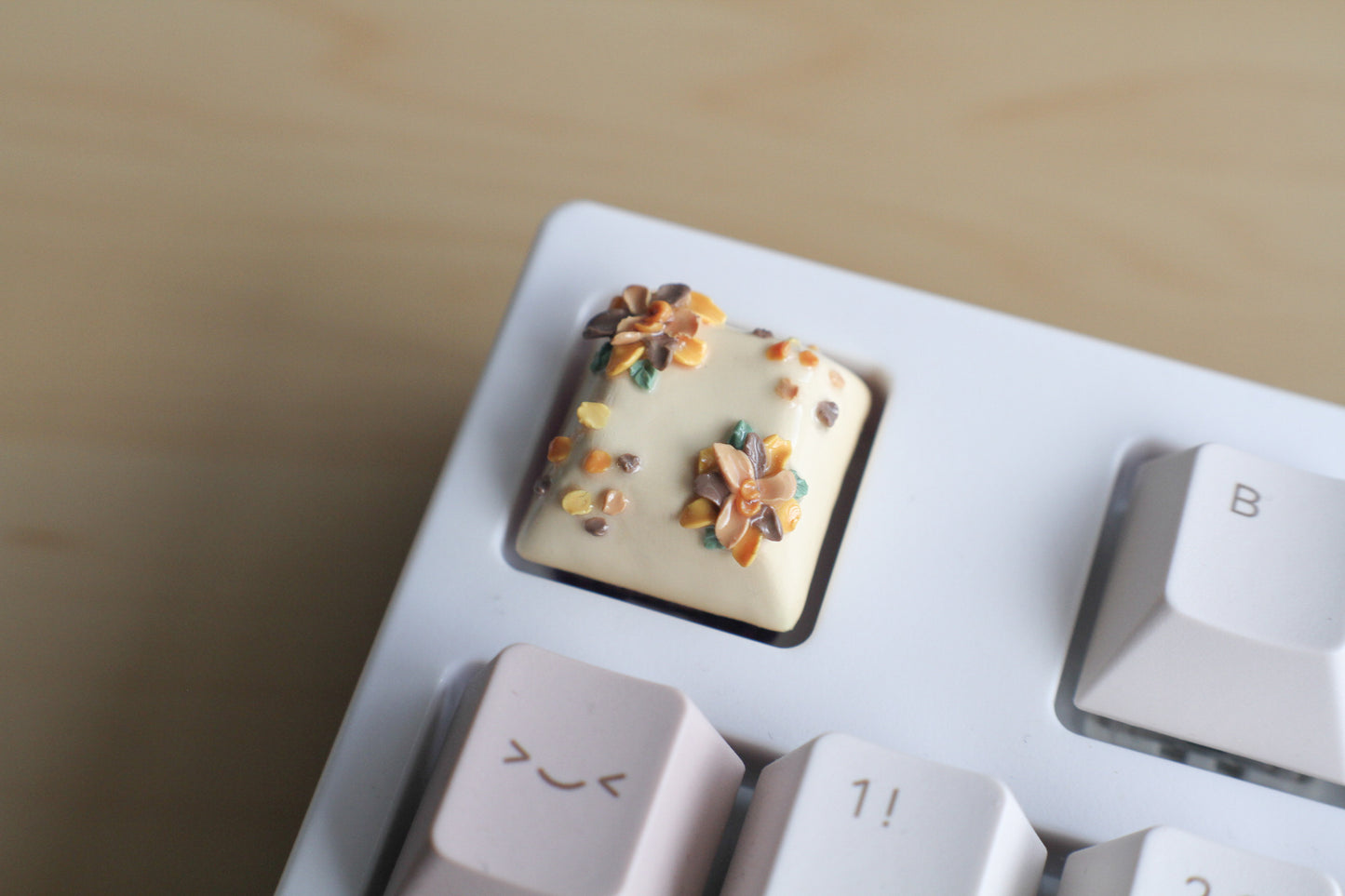 SPRING BROWNS FLOWER KEYCAP