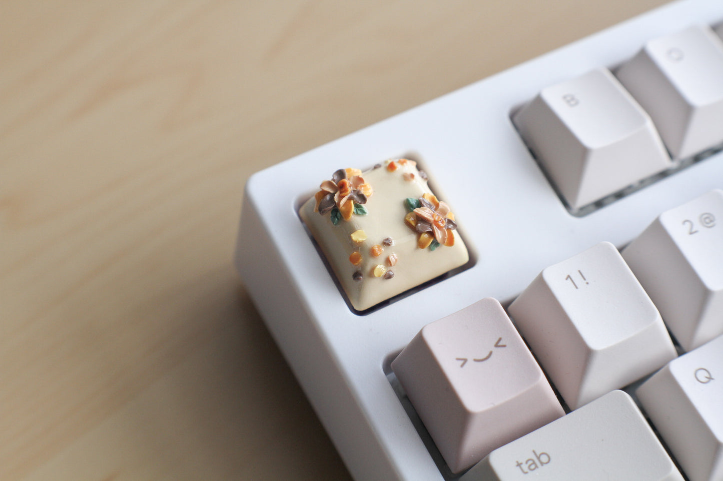 SPRING BROWNS FLOWER KEYCAP