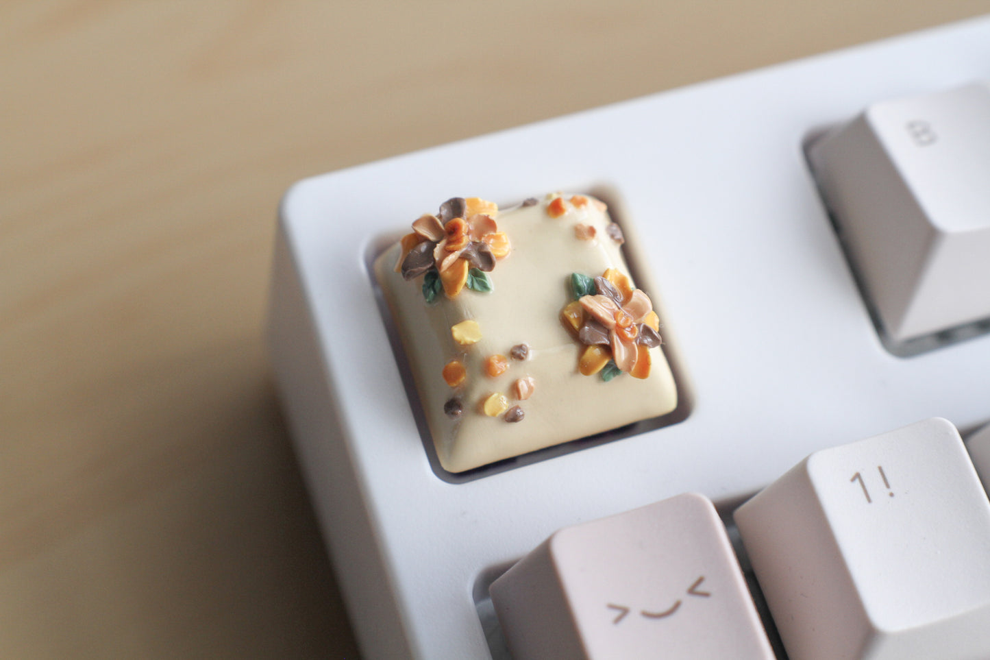 SPRING BROWNS FLOWER KEYCAP