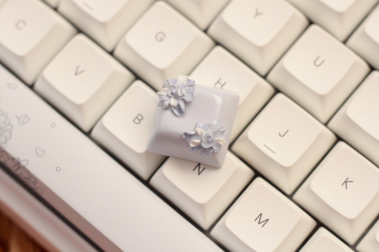 Lilac flowers that matches Osume's Lilac Dreams keycap set