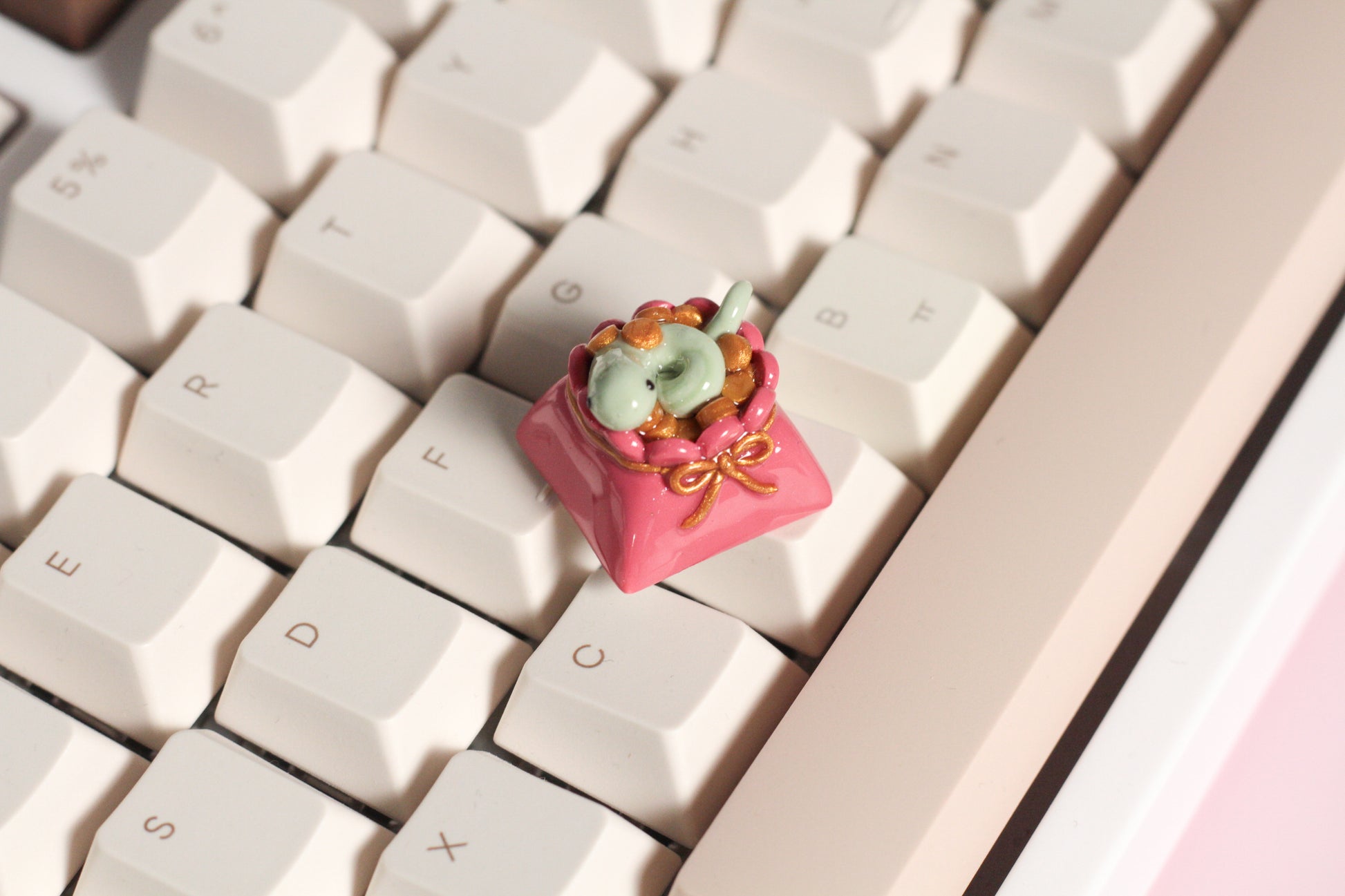 SNAKE IN RED POUCH KEYCAP – Ms BobaCaps